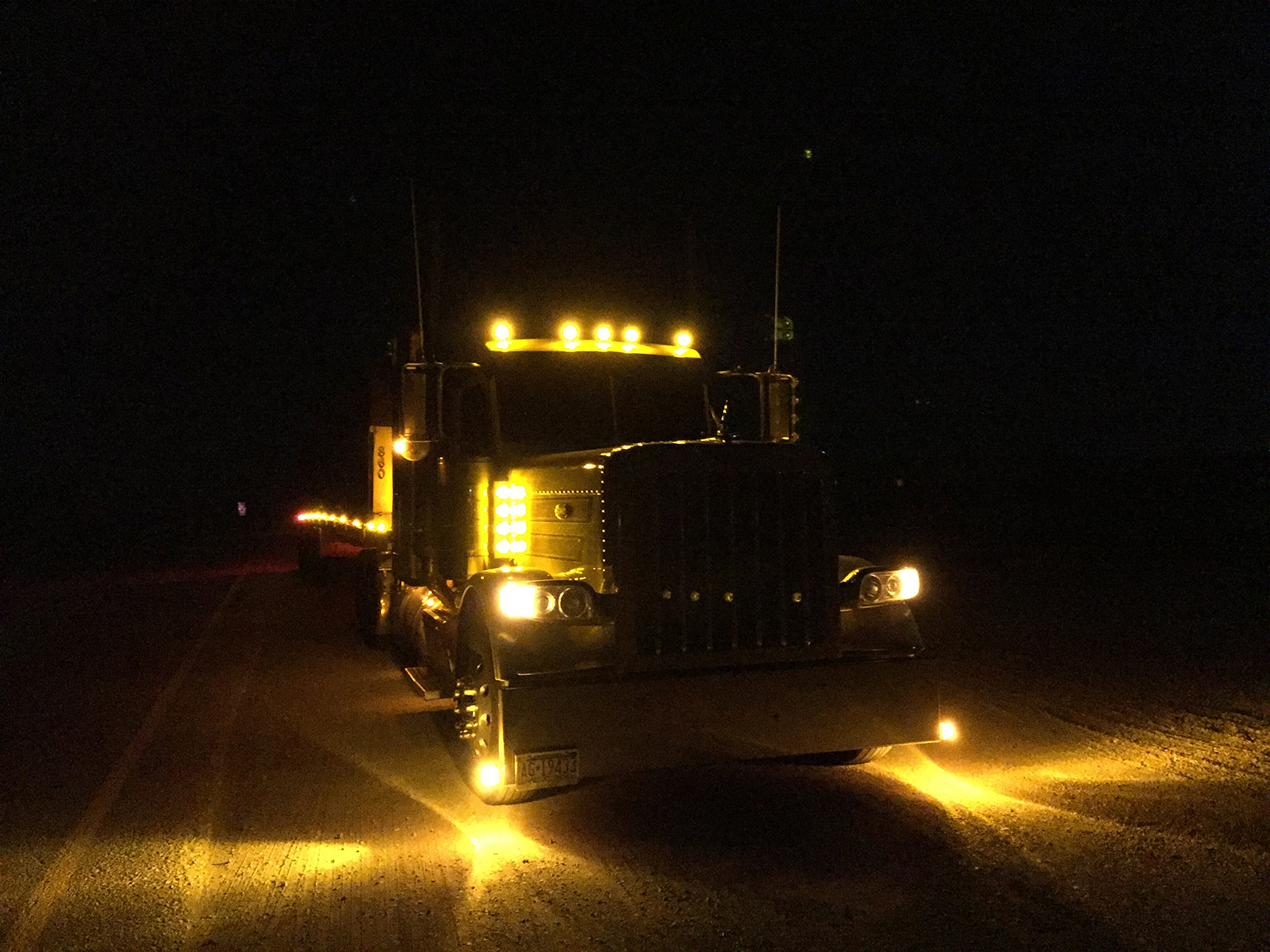 142 Peterbilt at night